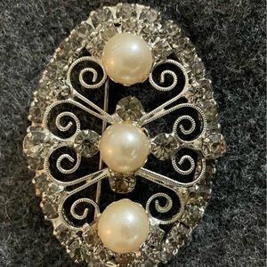 Silver Pin with pearls and crystals